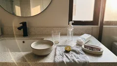 4 DIY makeup removers from your kitchen and how to use them safely