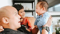 Parents strengthen family bonds by guiding kids on healthy gadget use