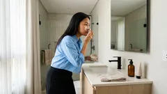 How to remove blackheads safely: baking soda DIYs vs derm-approved actives